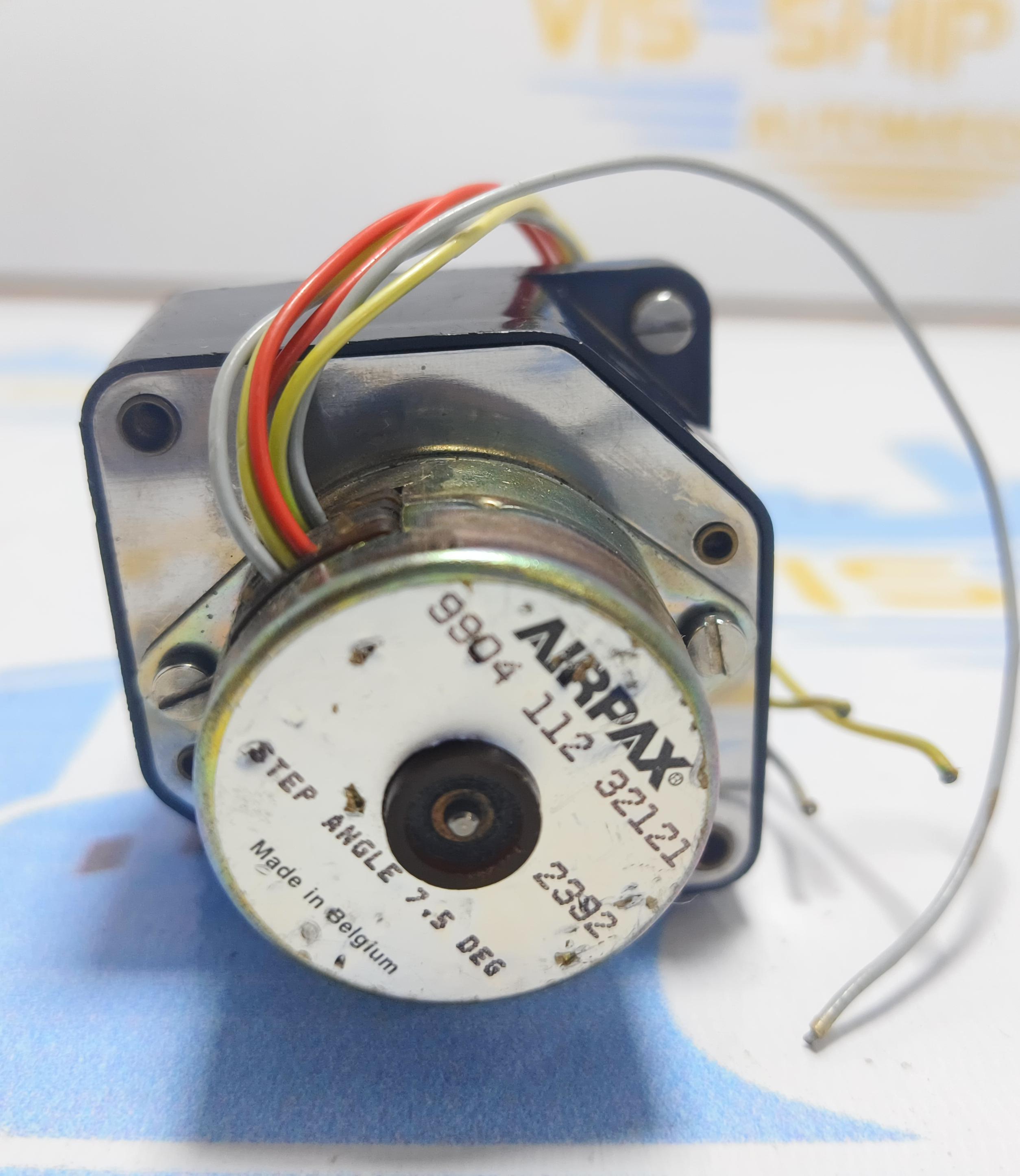 AIRPAX SERVO MOTOR 9904 112 32121 (2392) STEP ANGLE 7.5 DEG