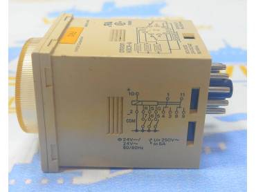 OMRON H3CR - A  0 TO 1.2 SEC TIMER 100 - 240 VAC 50/60 Hz MADE IN JAPAN 
