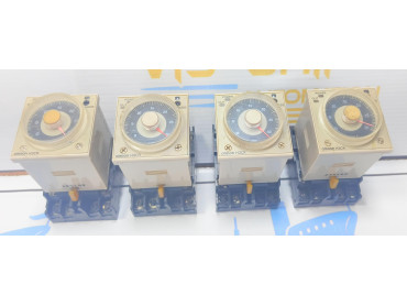 OMRON H3CR - A  0 TO 30 SEC TIMER 100 - 240 VAC 50/60 Hz MADE IN  CHAINA 