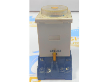 OMRON H3CR - A  0 TO 30 SEC TIMER 100 - 240 VAC 50/60 Hz MADE IN  CHAINA 