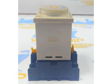 OMRON H3CR - A  0 TO 30 SEC TIMER 100 - 240 VAC 50/60 Hz MADE IN  CHAINA 