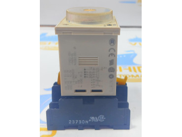 OMRON H3CR - A  0 TO 30 SEC TIMER 100 - 240 VAC 50/60 Hz MADE IN  CHAINA 