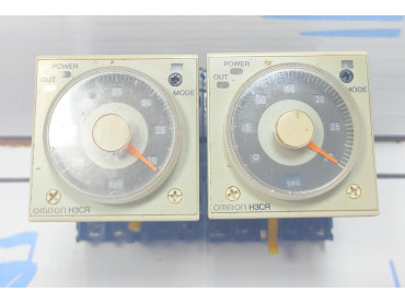 OMRON H3CR - A  0 TO 30 SEC TIMER 100 - 240 VAC 50/60 Hz MADE IN JAPAN 