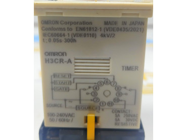OMRON H3CR - A  0 TO 30 SEC TIMER 100 - 240 VAC 50/60 Hz MADE IN JAPAN 