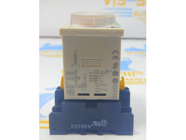 OMRON H3CR - A  0 TO 30 SEC TIMER 100 - 240 VAC 50/60 Hz MADE IN JAPAN 