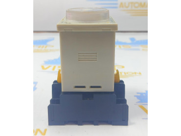 OMRON H3CR - A  0 TO 30 SEC TIMER 100 - 240 VAC 50/60 Hz MADE IN JAPAN 