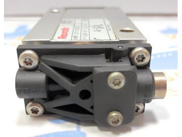 REXROTH 5711100300 PILOTED AIR CONTROL VALVE 3/2 WAY 1/2 in 0.95-16 BAR 