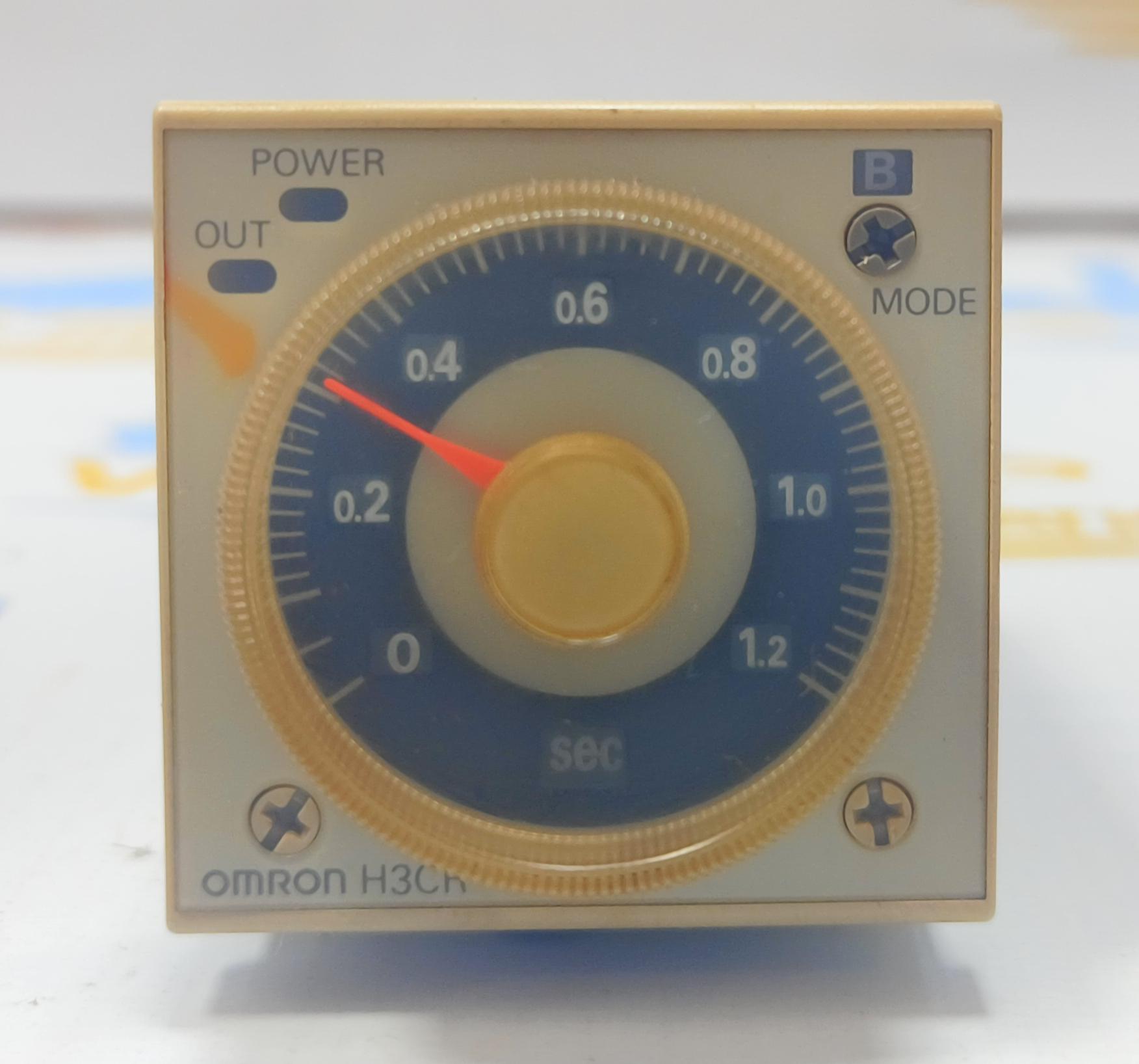 OMRON H3CR - A  0 TO 1.2 SEC TIMER 100 - 240 VAC 50/60 Hz MADE IN JAPAN 